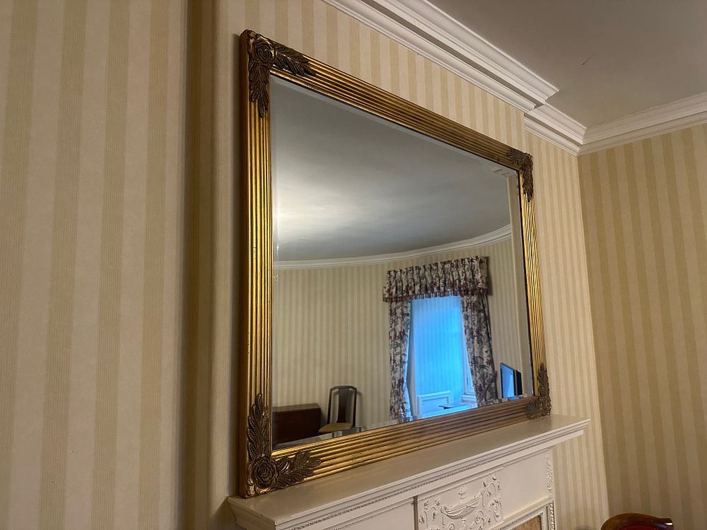Lot 1509: A Giltwood Overmantle Mirror, 140 x 110cm