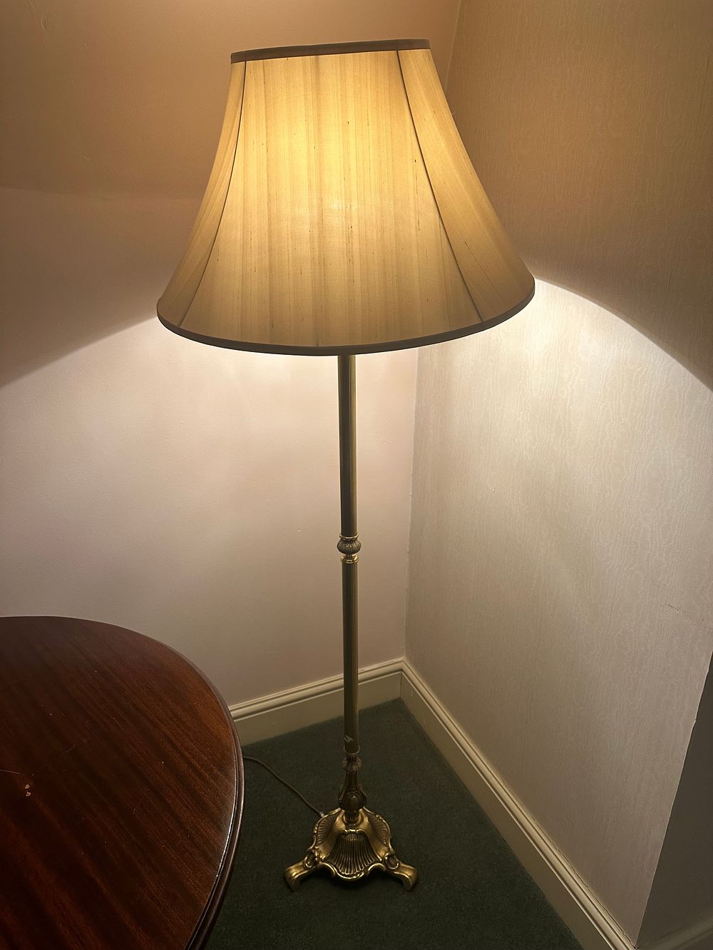 Lot 1521: A Stiffel Brass-Toned Floor Lamp