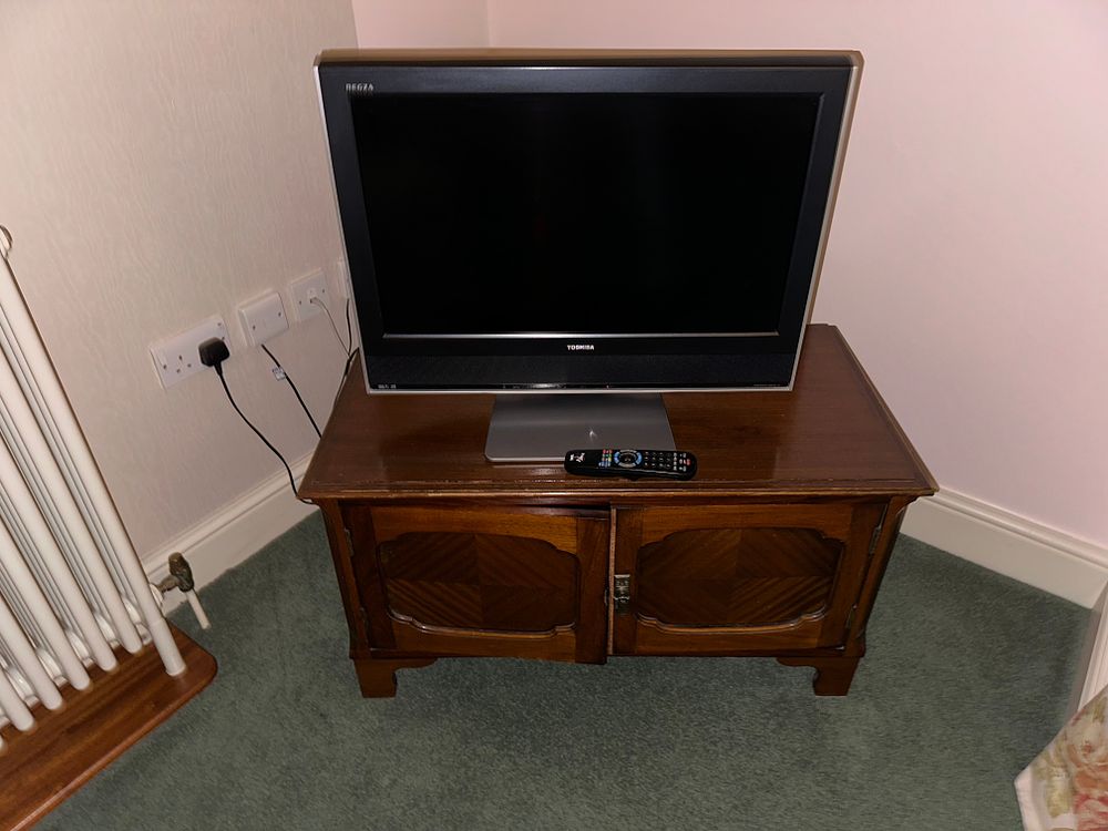 Lot 1530: A Toshiba REGZA DVB-T Flat-Screen Television and a Traditional Style Veneered Two-Door Cabinet