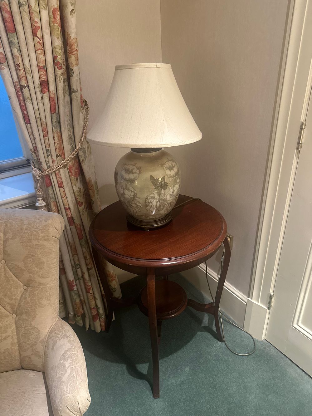 Lot 1539: A Chinoiserie Porcelain Table Lamp and a Dark Wood Occasional Table