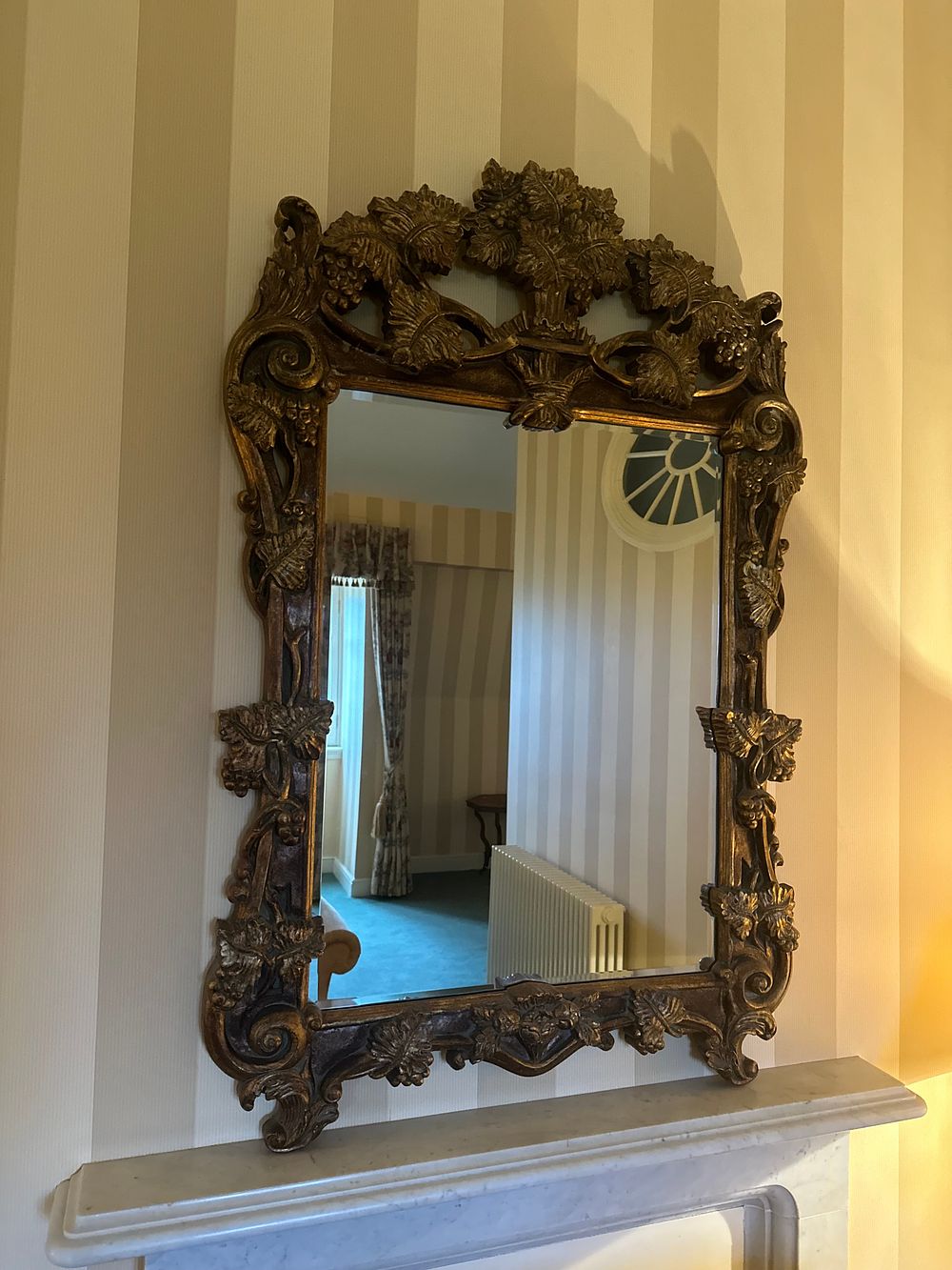 Lot 1569: A Large Rococo Style Carved Gilded Wooden Wall Mirror, 100 x 150cm