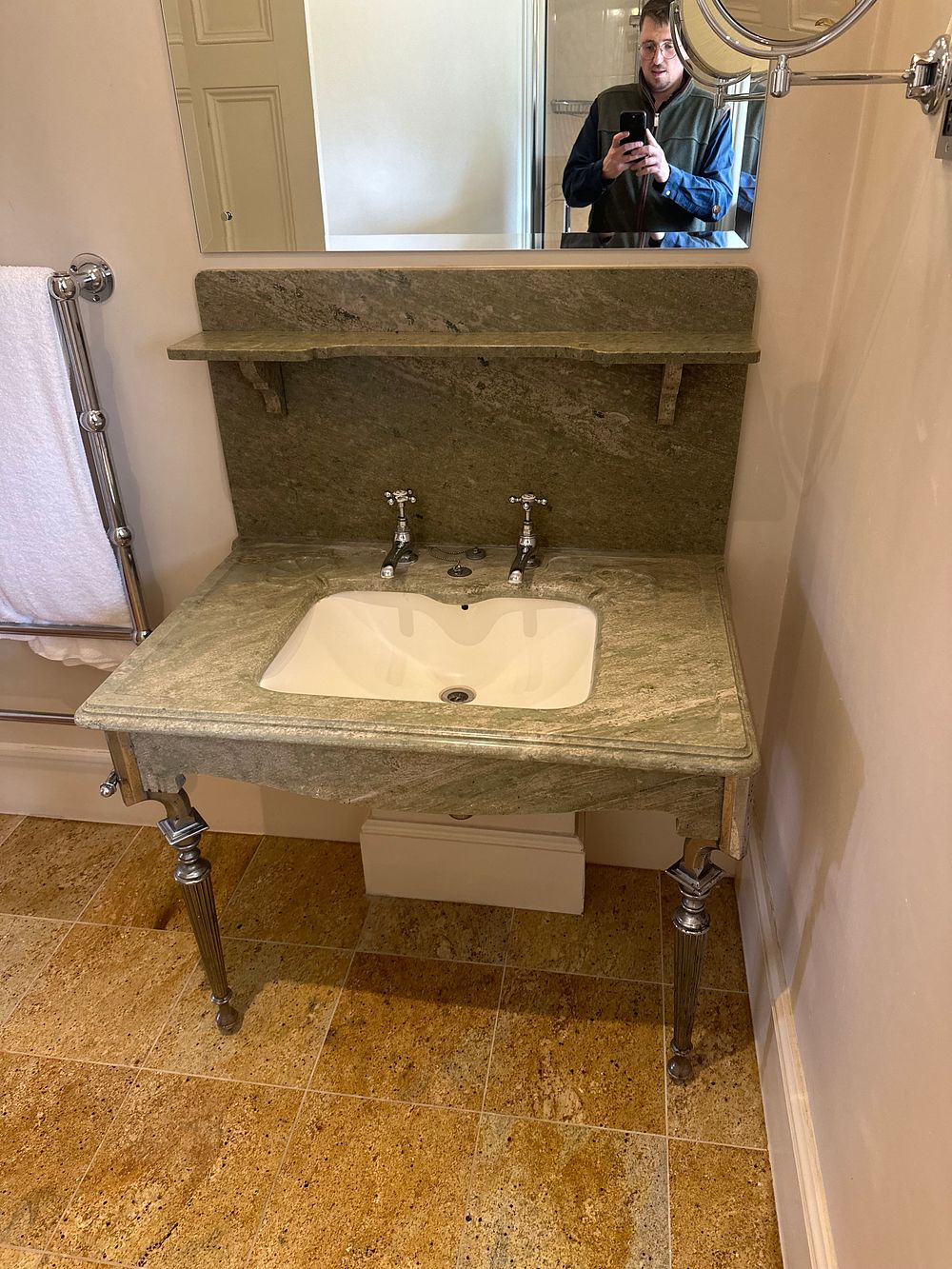 Lot 1600: Kingston Brass Console Sink with Green Veined Natural Stone Top