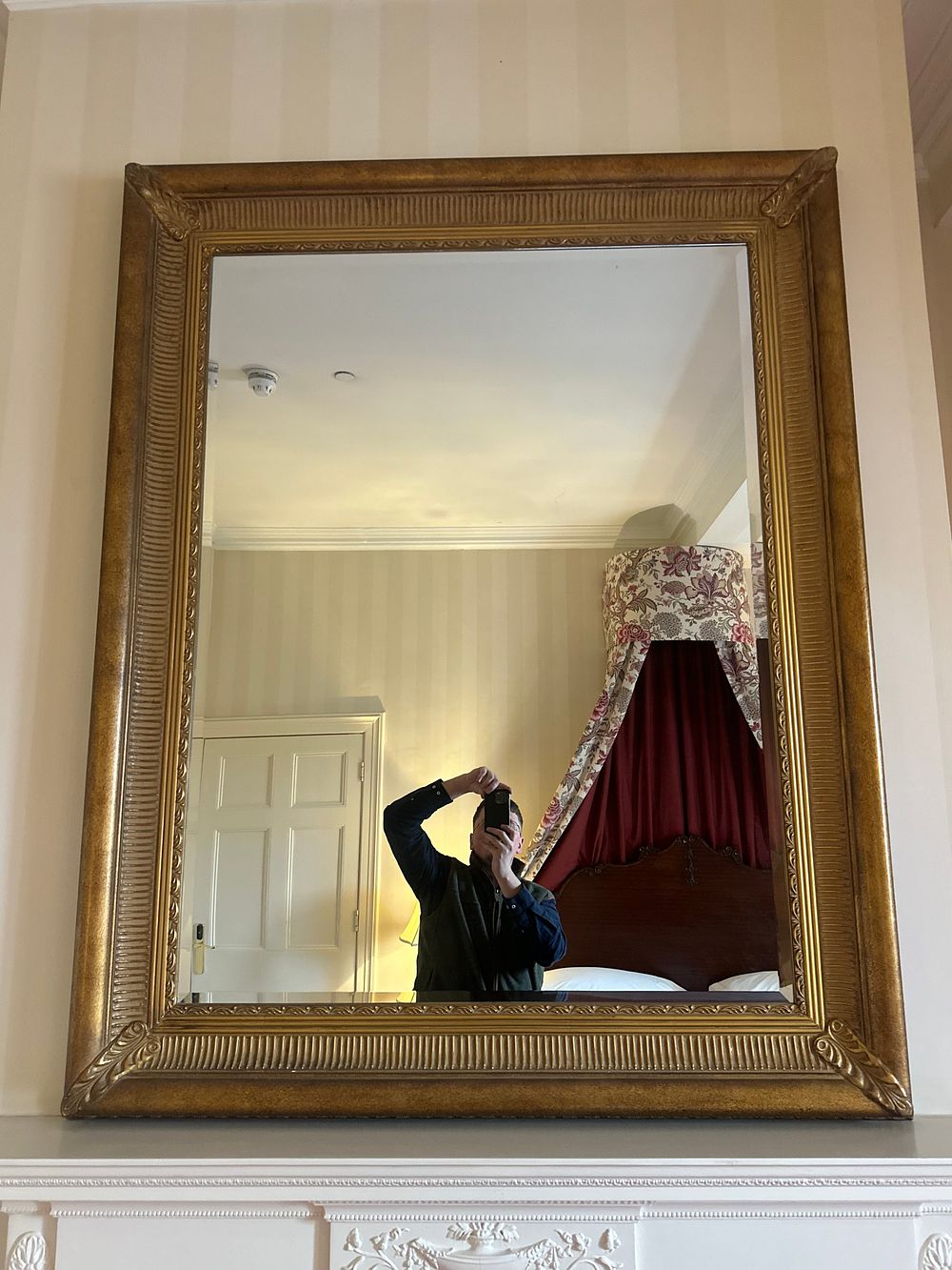Lot 1605: A Giltwood and Gesso Wall Mirror