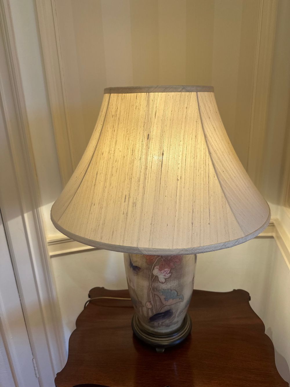 Lot 1609: A Pair of Asian-Inspired Ceramic Urn-Form Table Lamps