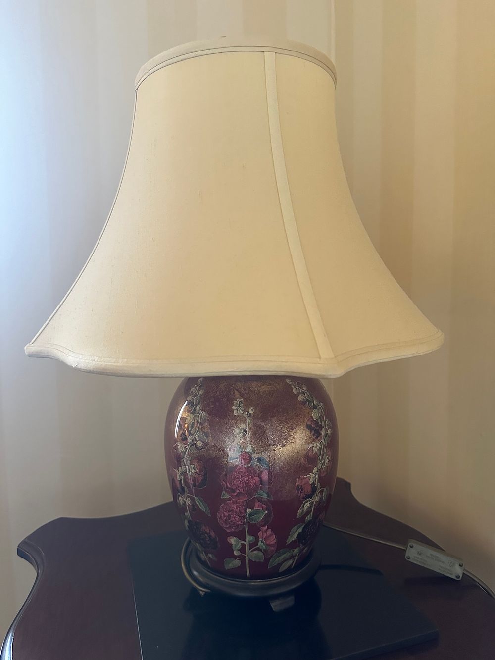 Lot 1626: A Pair of Decorative Floral Table Lamps