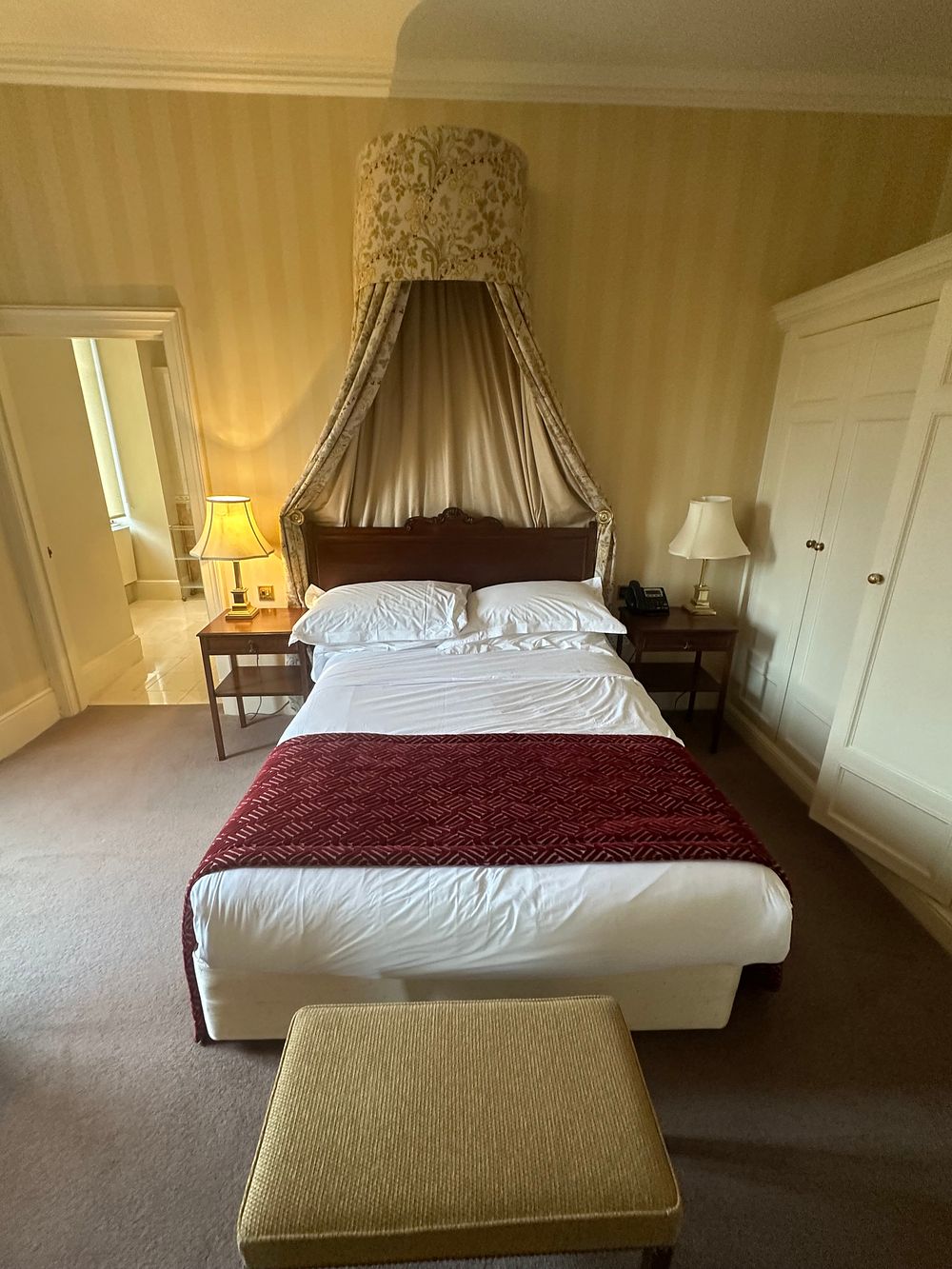 Lot 1634: A Traditionally Styled Half-Tester Bed with Carved Wooden Headboard, 180 x 200cm