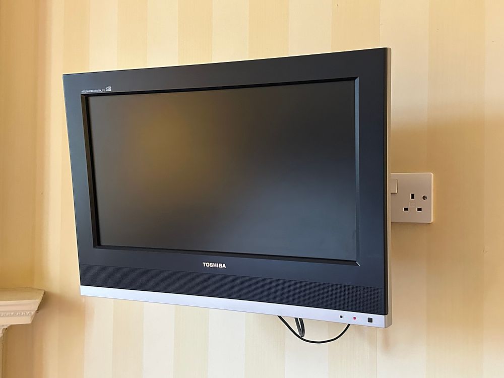 Lot 1642: A Pair of Toshiba 20HLV16 20-inch LCD HD Ready/DVD Combo Televisions