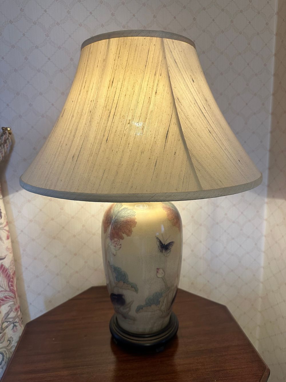 Lot 1670: Wildwood Oriental Ceramic Table Lamp with Lotus and Butterfly Decoration