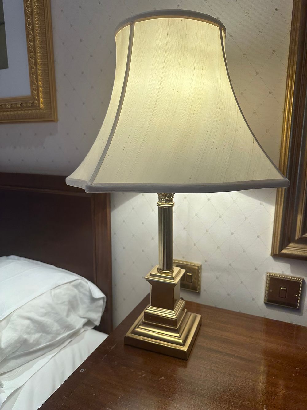 Lot 1690: A Pair of 1970s Neoclassic Style Brass Table Lamps