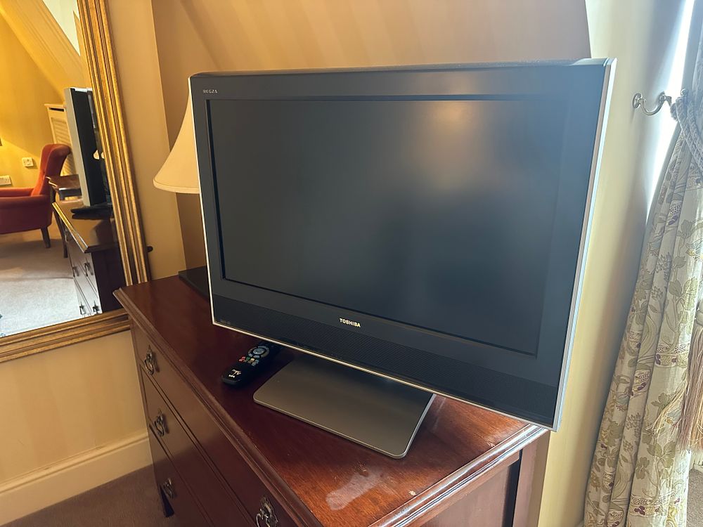 Lot 1702: Toshiba 20HLV16 REGZA 20-inch LCD HD Ready/DVD Combo Television