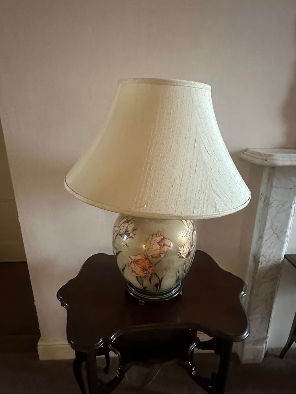 Lot 1718: A Chinoiserie Hand-Painted Ginger Jar Table Lamp with Shade