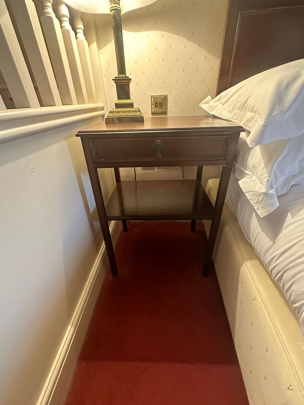 Lot 1737: A Pair of Neoclassical Style Mahogany Bedside Tables