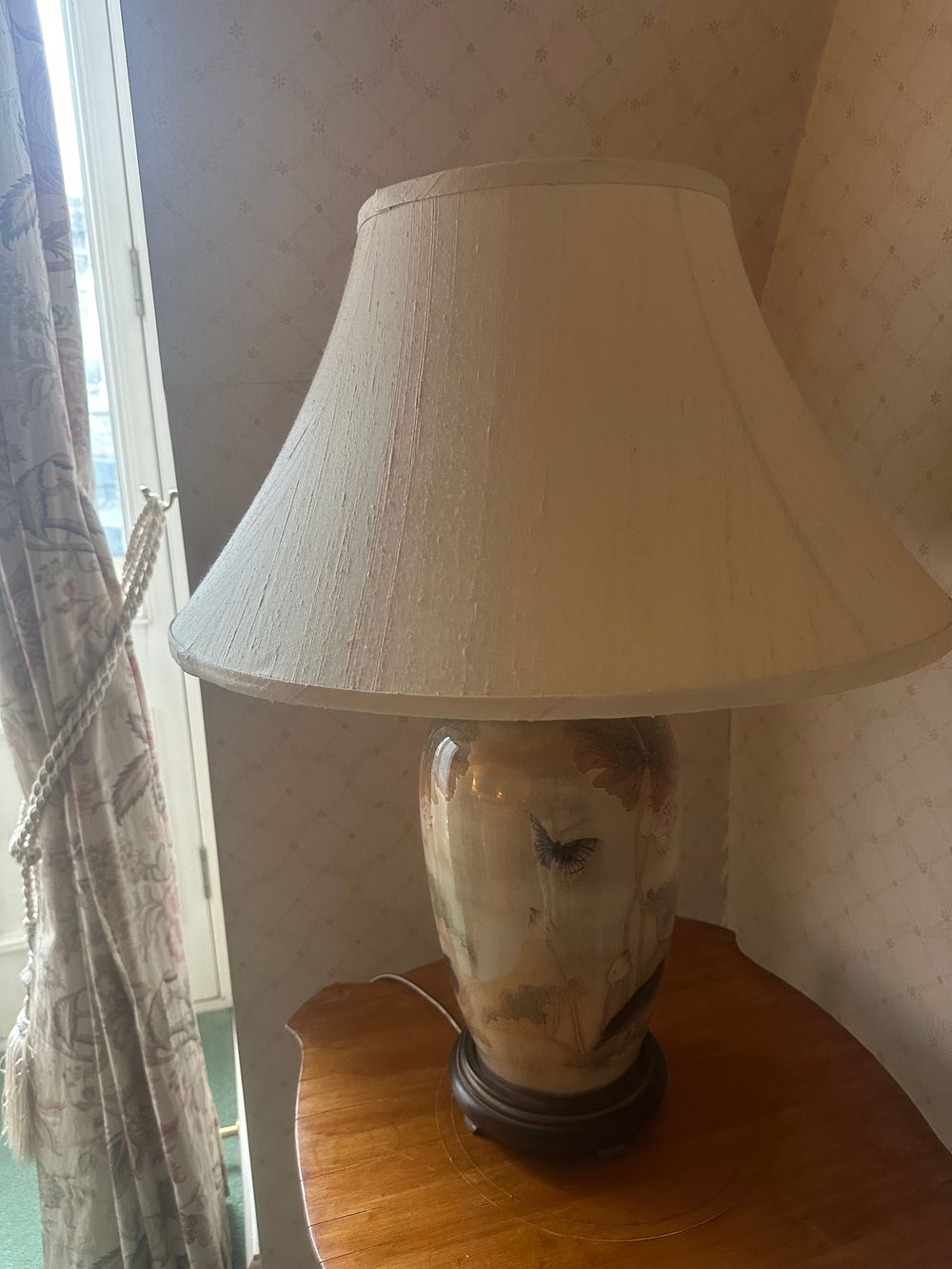 Lot 1743: An Orientalist Style Ceramic Table Lamp
