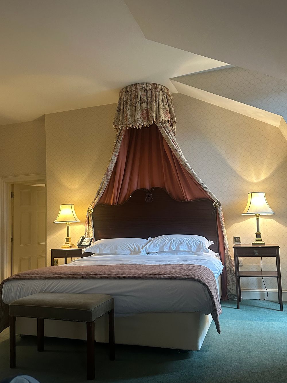 Lot 1752: A Neoclassical Style 180 x 200cm Bed Ensemble with Coronet Canopy