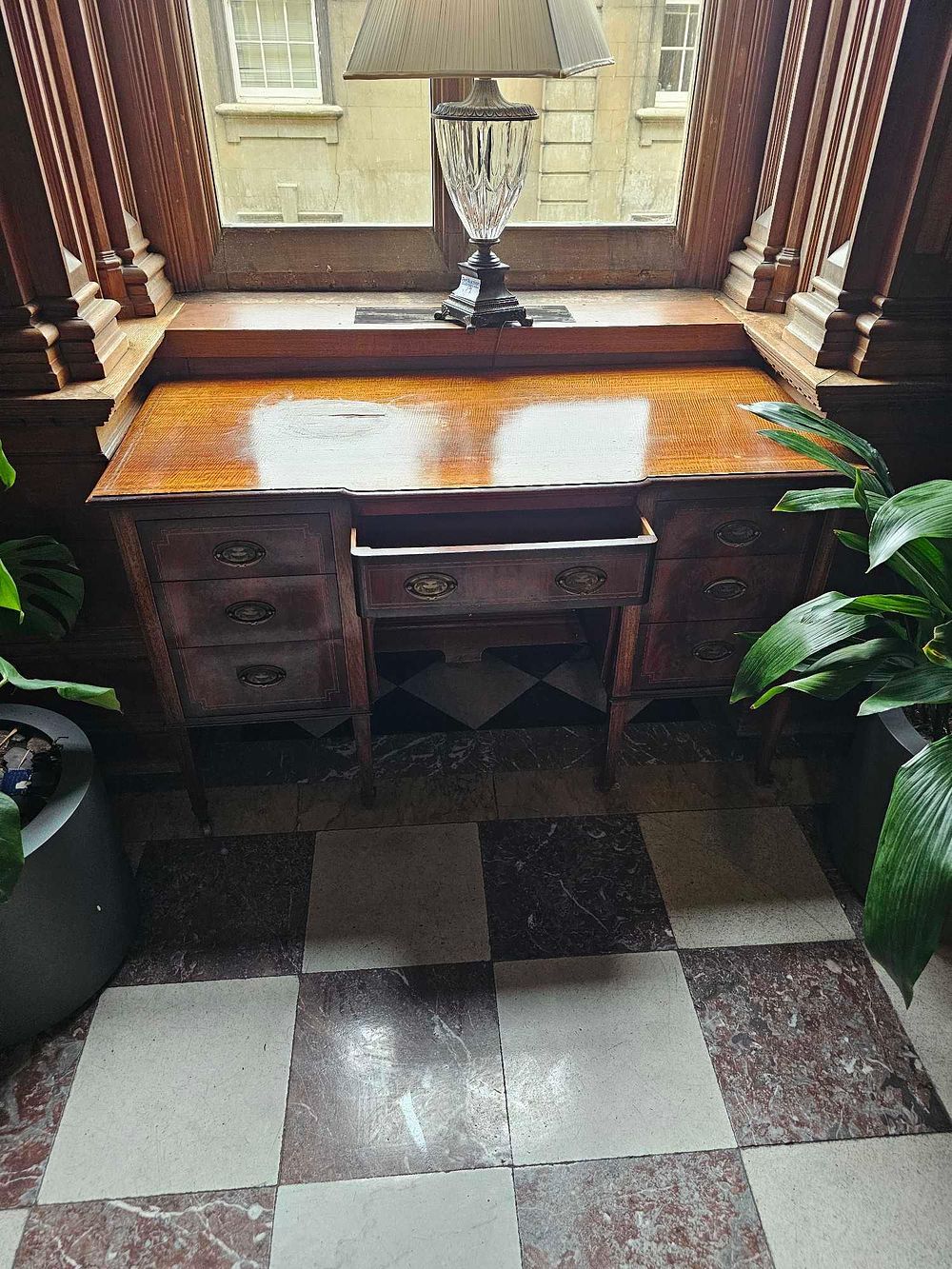 Lot 66: A 20th Century Georgian Style Mahogany Kneehole Pedestal Desk