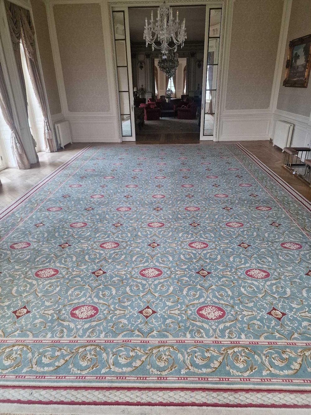Lot 250: Safavieh Heritage Collection Machine-Made Wool Carpet
