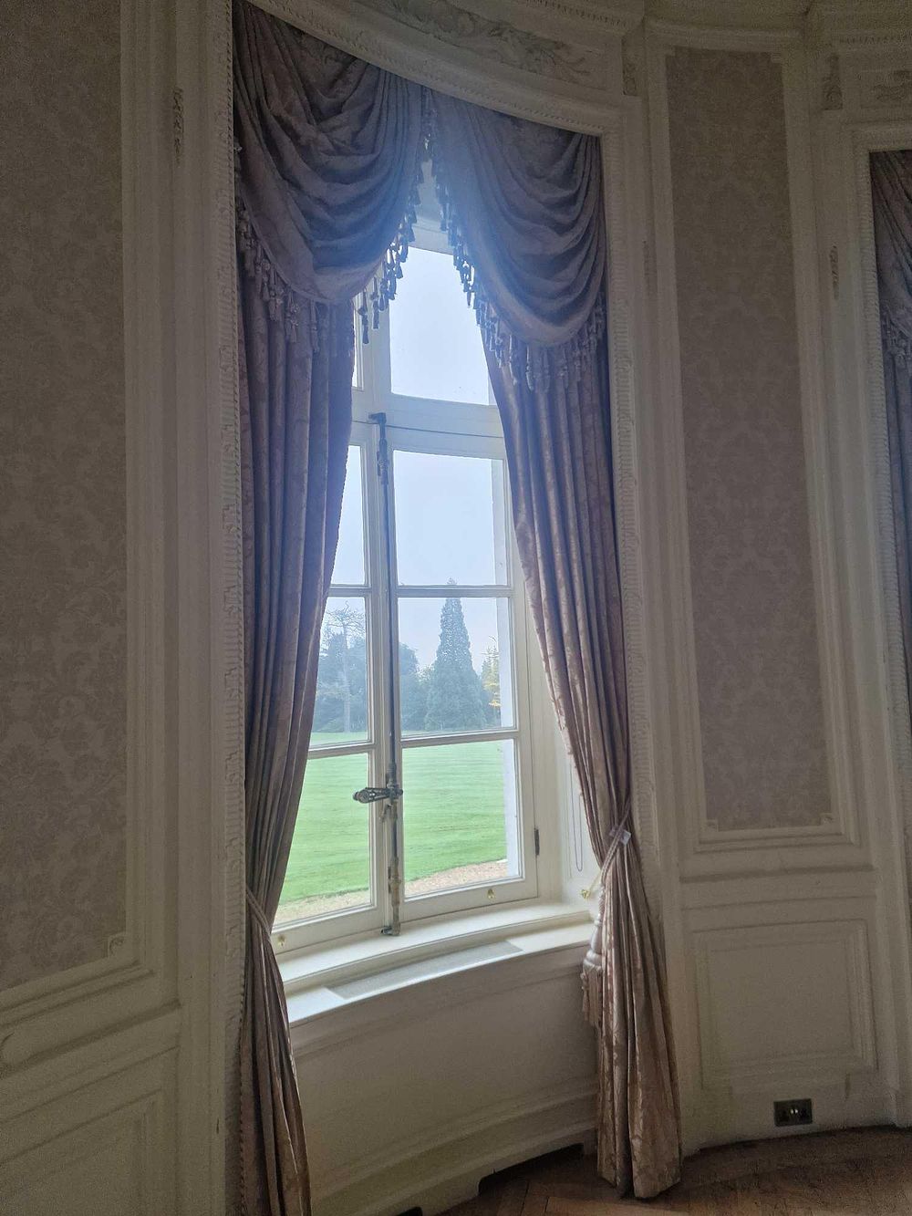 Lot 252: A Set of Late 19th/Early 20th Century Style Damask Window Dressings