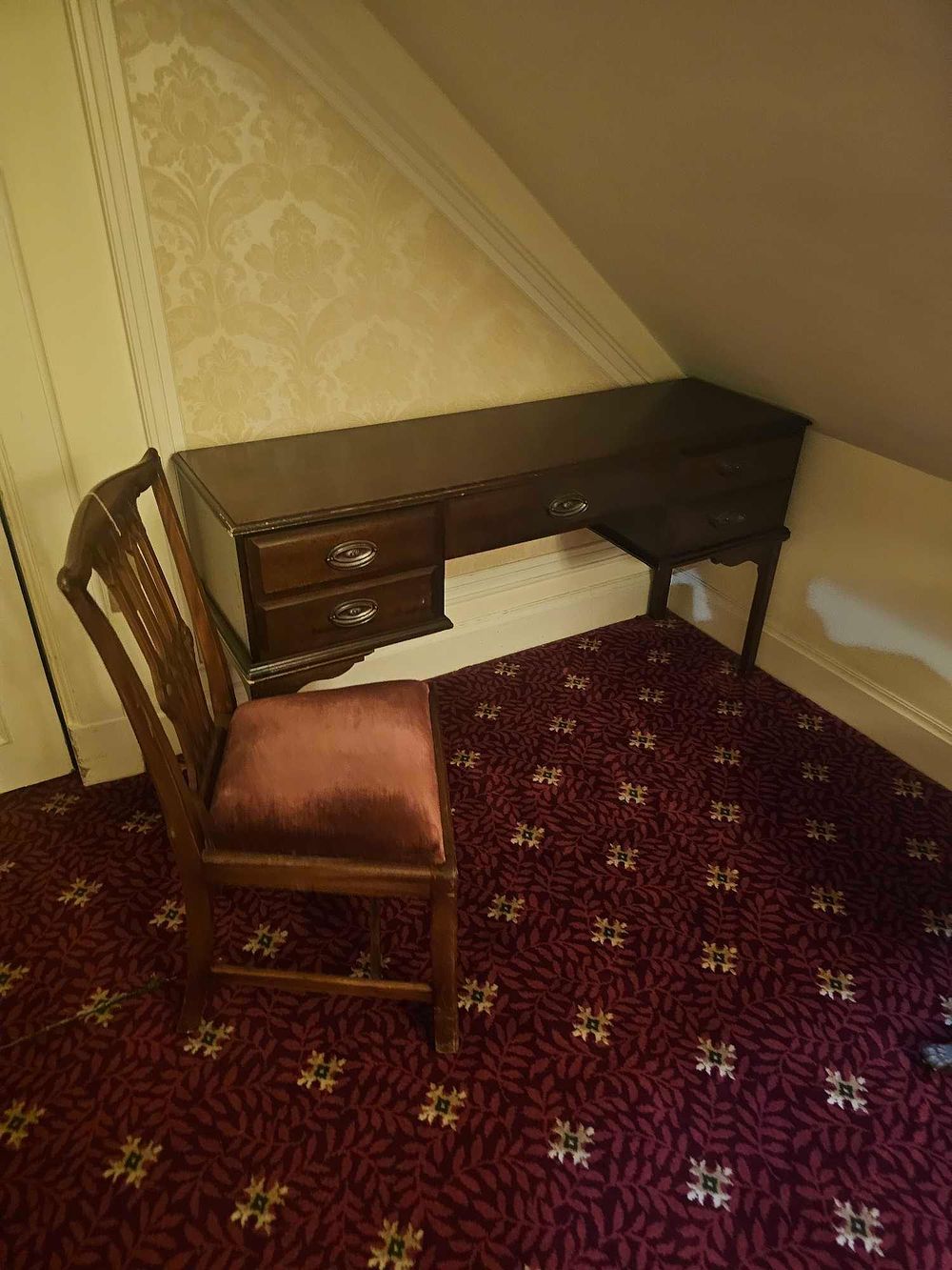 Lot 263: A Group of 20th Century Chippendale Style Furniture, comprising a Dressing Table, Side Chair, and Tiered Table