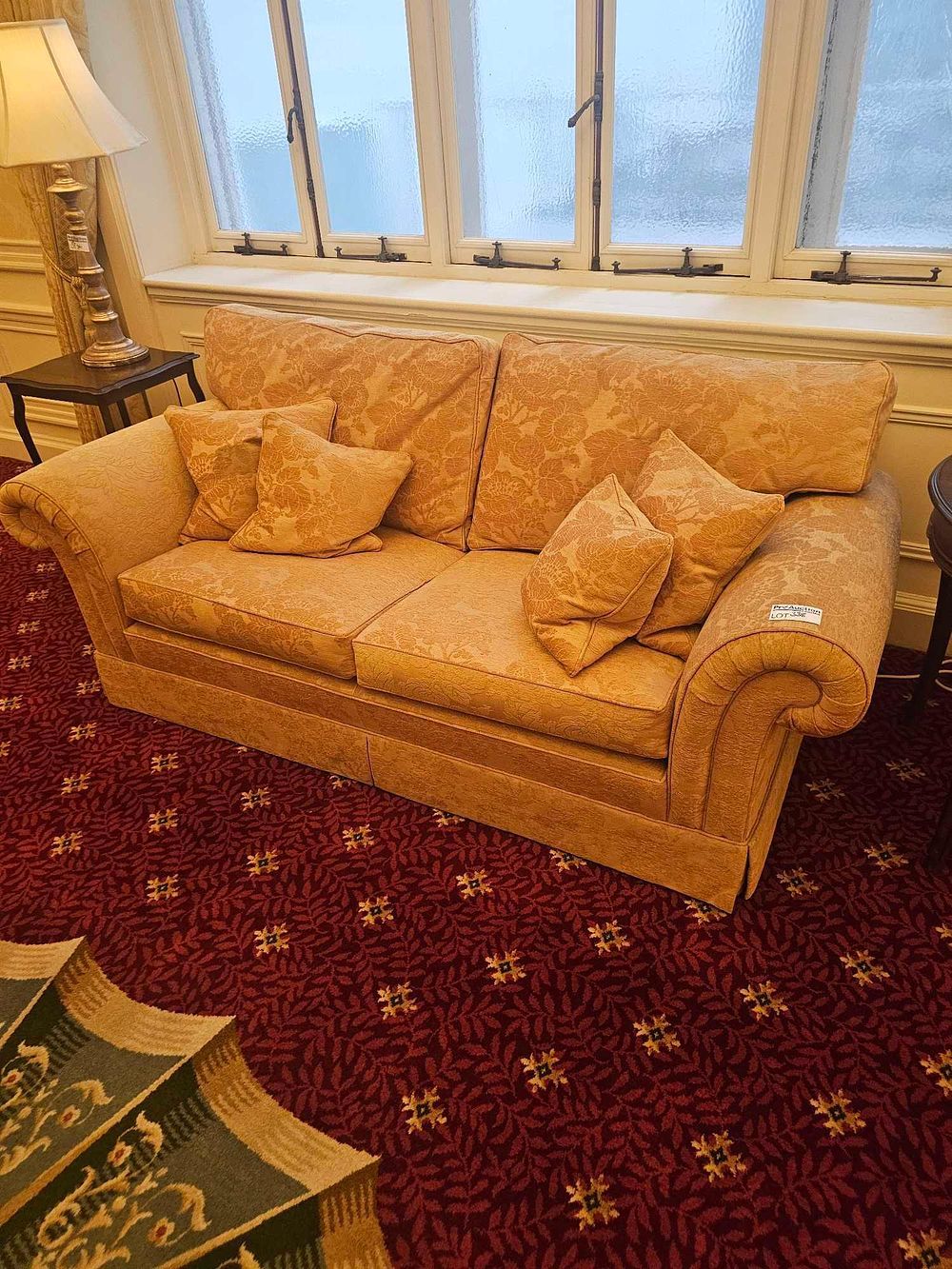 Lot 338: A Late 20th/Early 21st Century Two-Seater Sofa with Damask-Style Upholstery