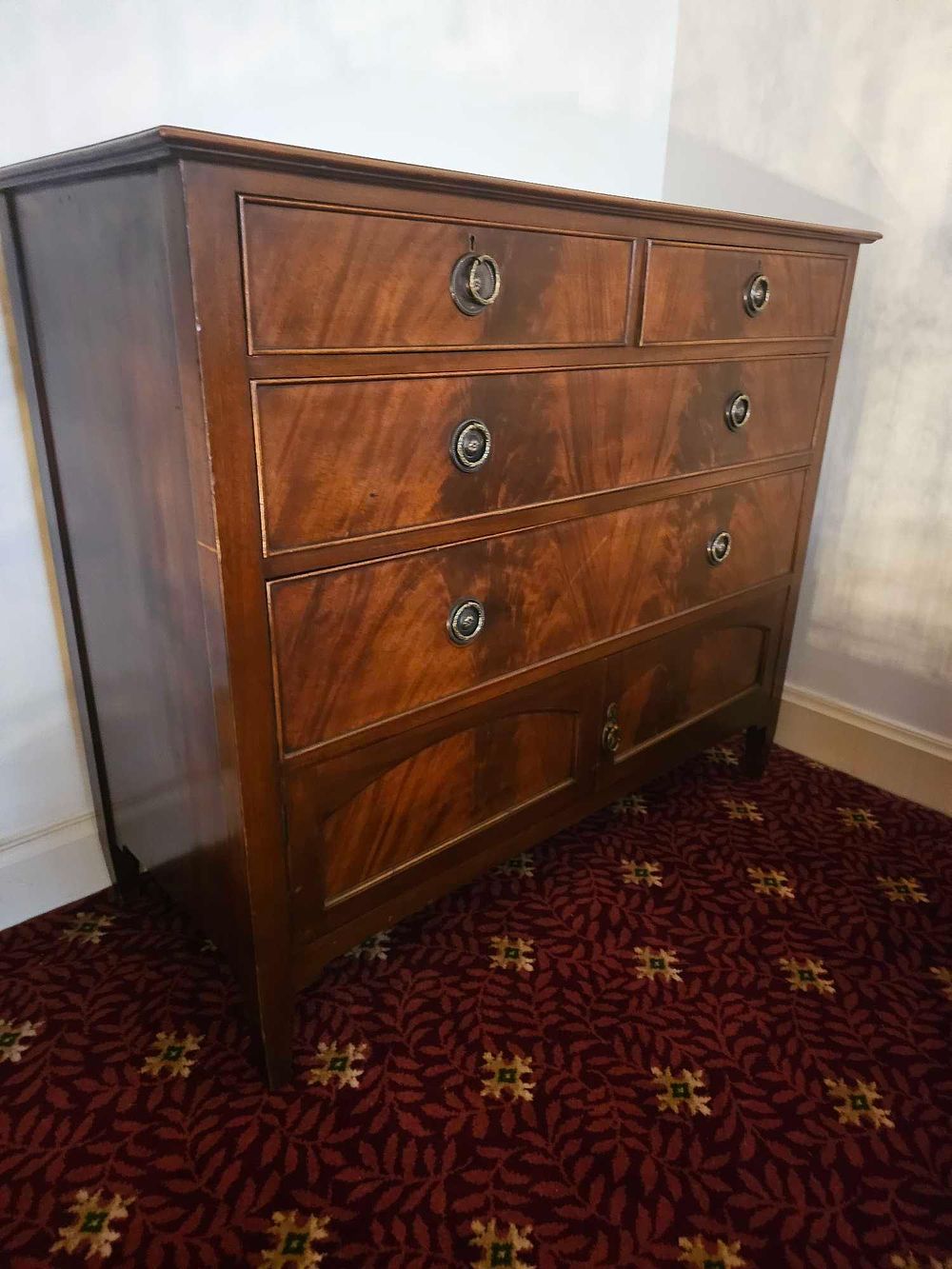 Lot 397: An Early 19th Century Georgian Mahogany Chest of Drawers