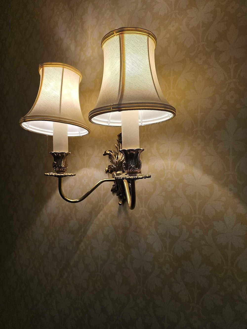 Lot 529: A Traditional-Style Twin-Arm Wall Sconce with Acanthus Leaf Motif and Fabric Shades