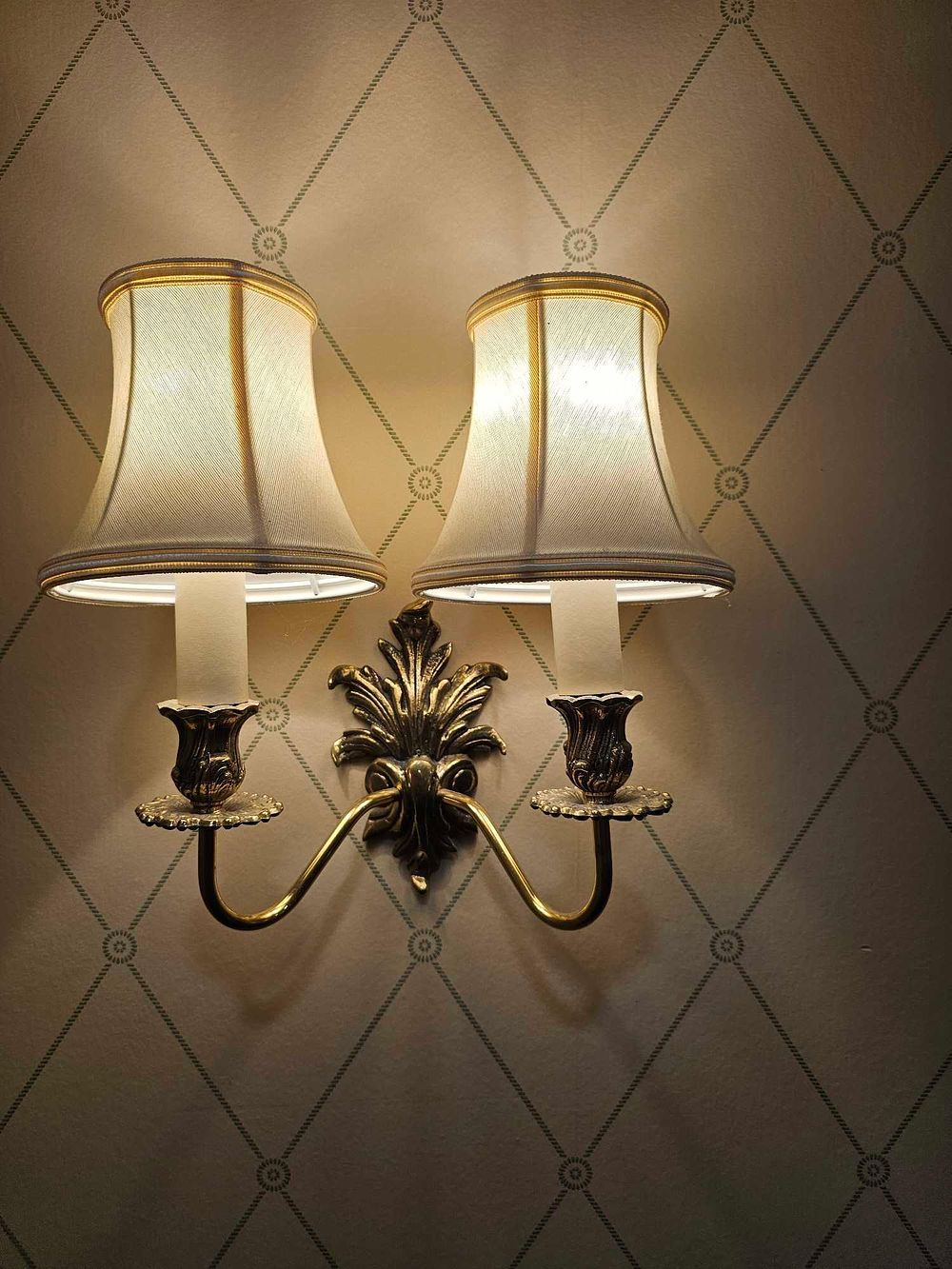 Lot 539: A Colonial Revival Style Two-Light Brass Wall Sconce