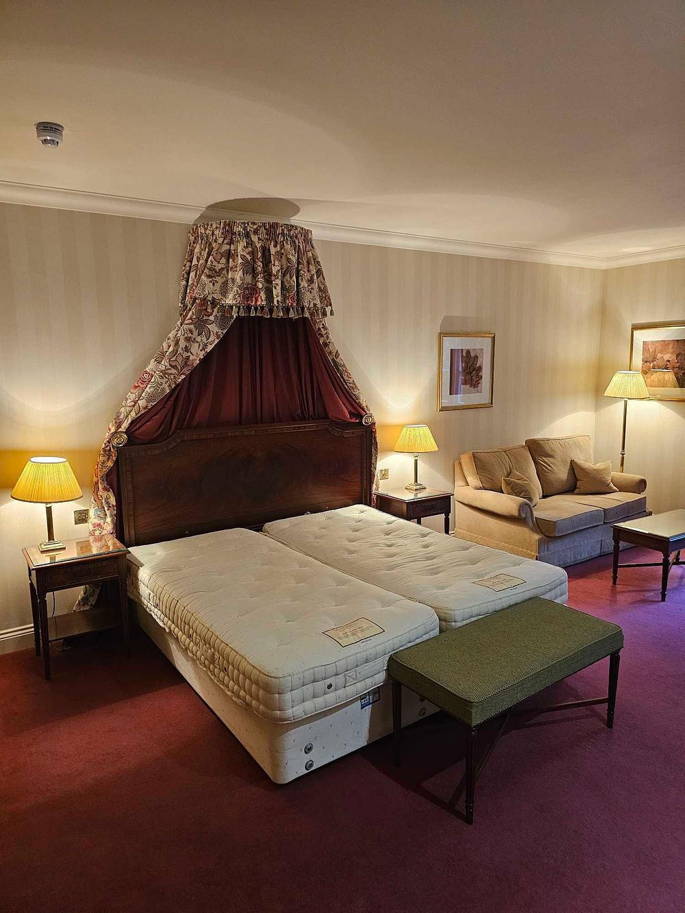 Lot 546: A Collection of Traditional Hotel Room Furnishings, including a Pair of VISPRING SOVEREIGN Mattresses