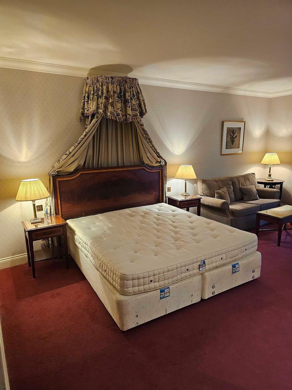 Lot 547: A Traditional Hotel Room Suite, Featuring a Vispring Diamond Majesty King-Size Bed