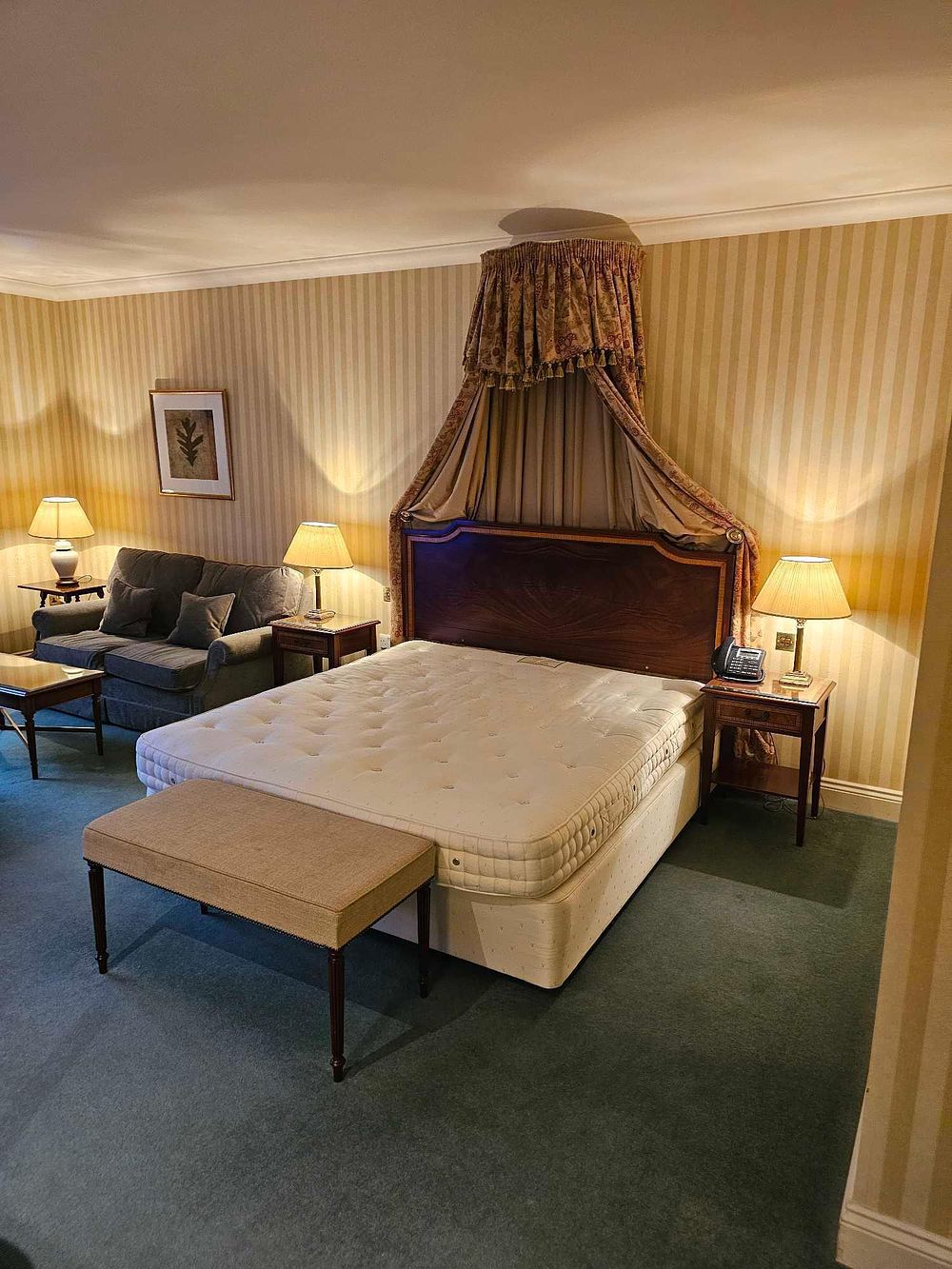 Lot 555: A Suite of Traditional-Style Hotel Furnishings from Luton Hoo Hotel Golf and Spa