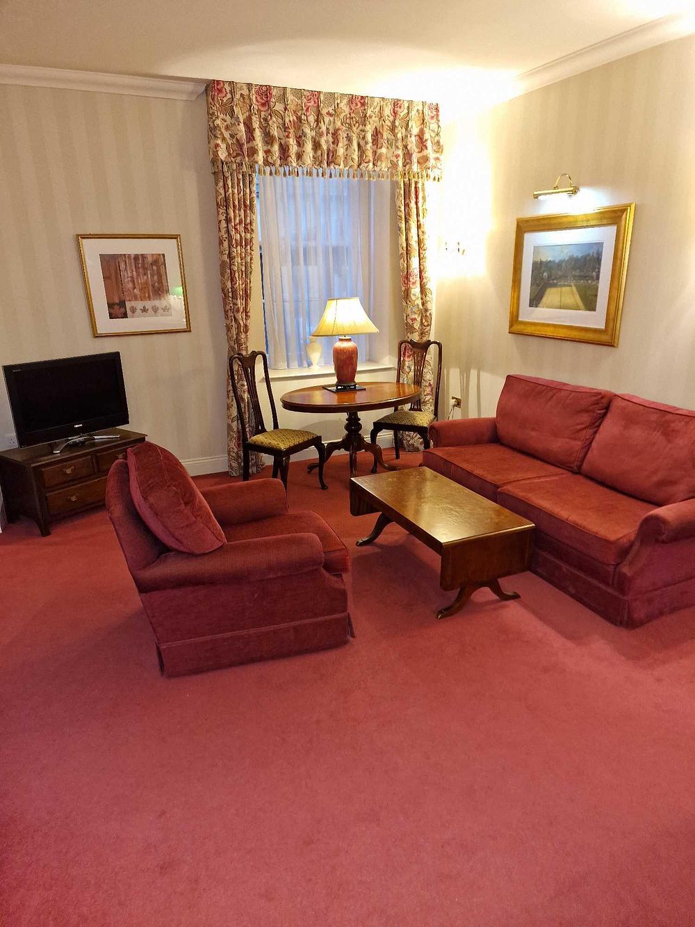 Lot 559: A Collection of Late 20th/Early 21st-Century Hotel Suite Furnishings, including Damask Valances