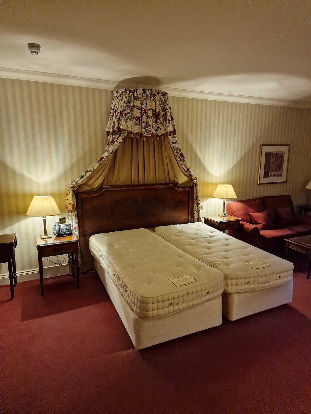 Lot 561: A Furnished Hotel Suite with Vi-Spring Hotel Excellence Mattresses and Traditional Furnishings