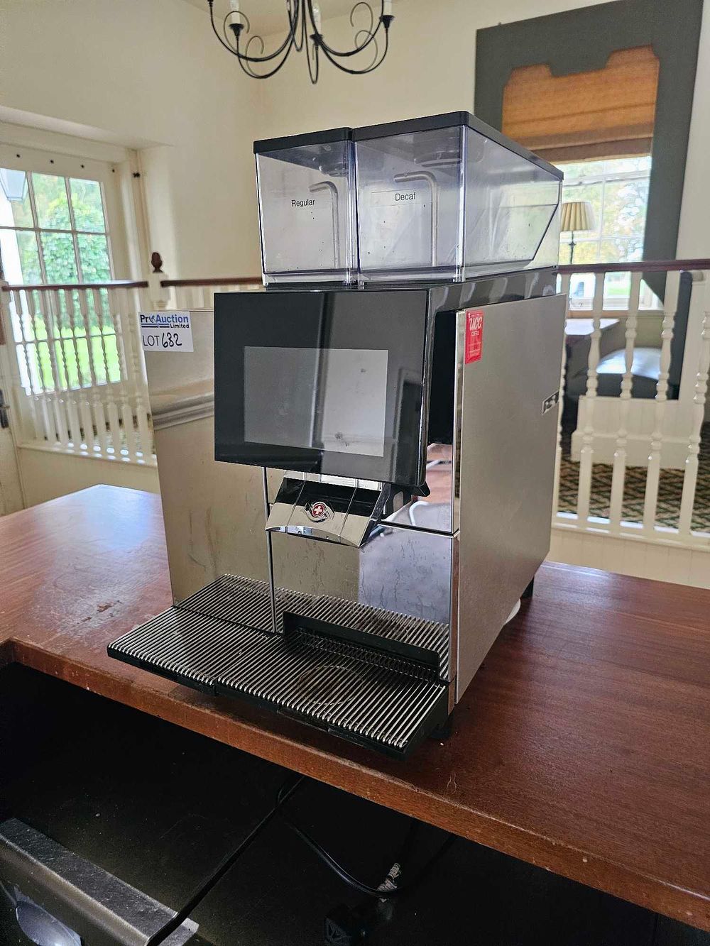 Lot 632: A Thermoplan Black&White4 Compact CTM RS Automatic Coffee Machine
