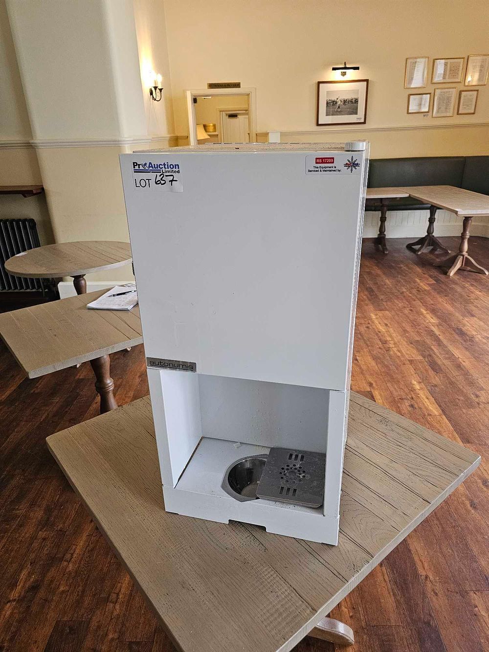 Lot 637: Autonumis Suttons Commercial Milk Dispenser