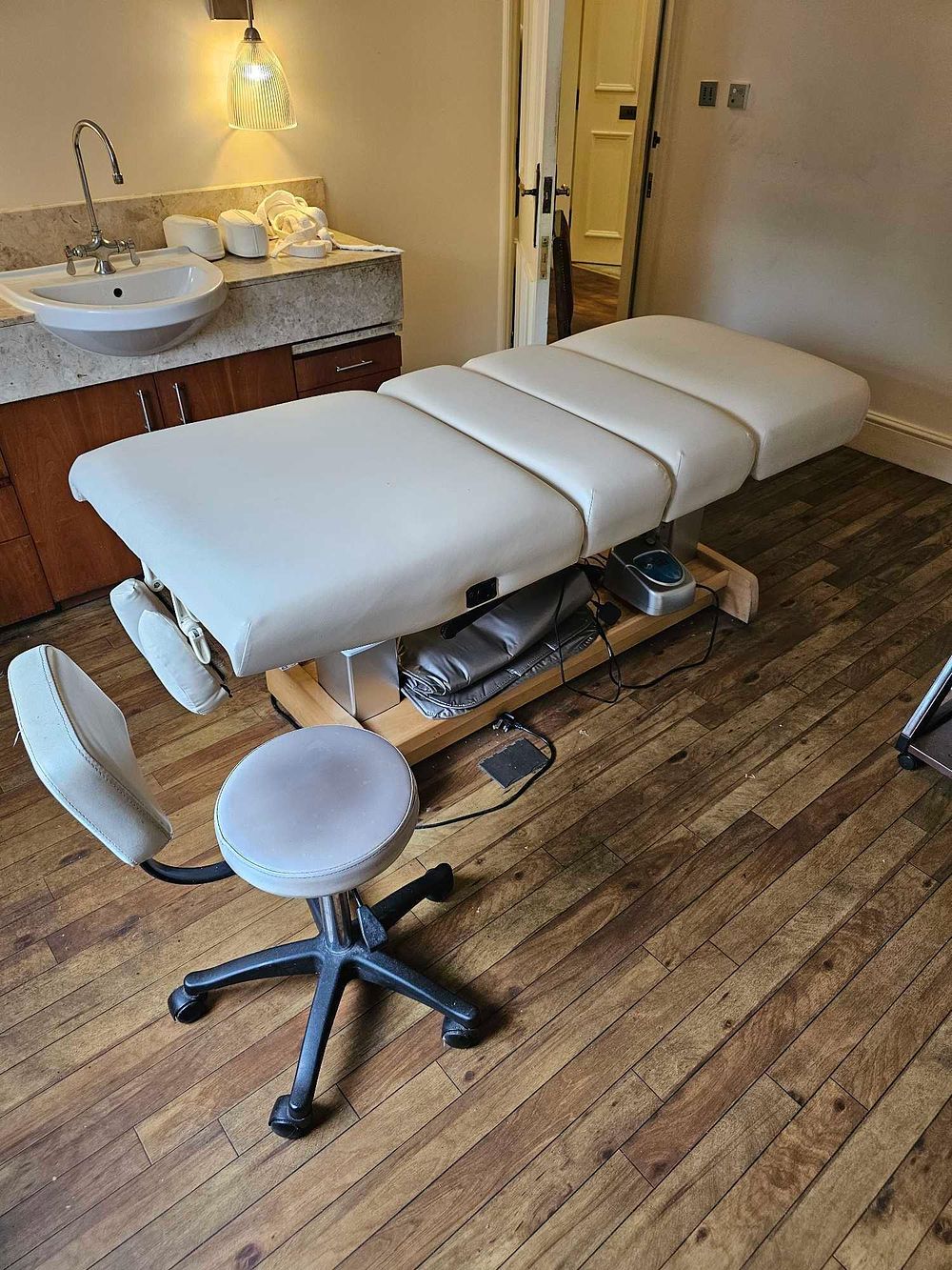 Lot 750: OAKWORKS Professional Electric Treatment Table and Matching Stool