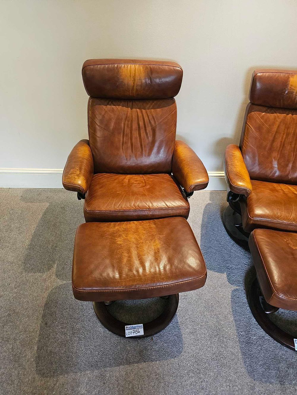 Lot 756: A Pair of Ekornes Stressless Magic Leather Recliner Chairs and Ottomans