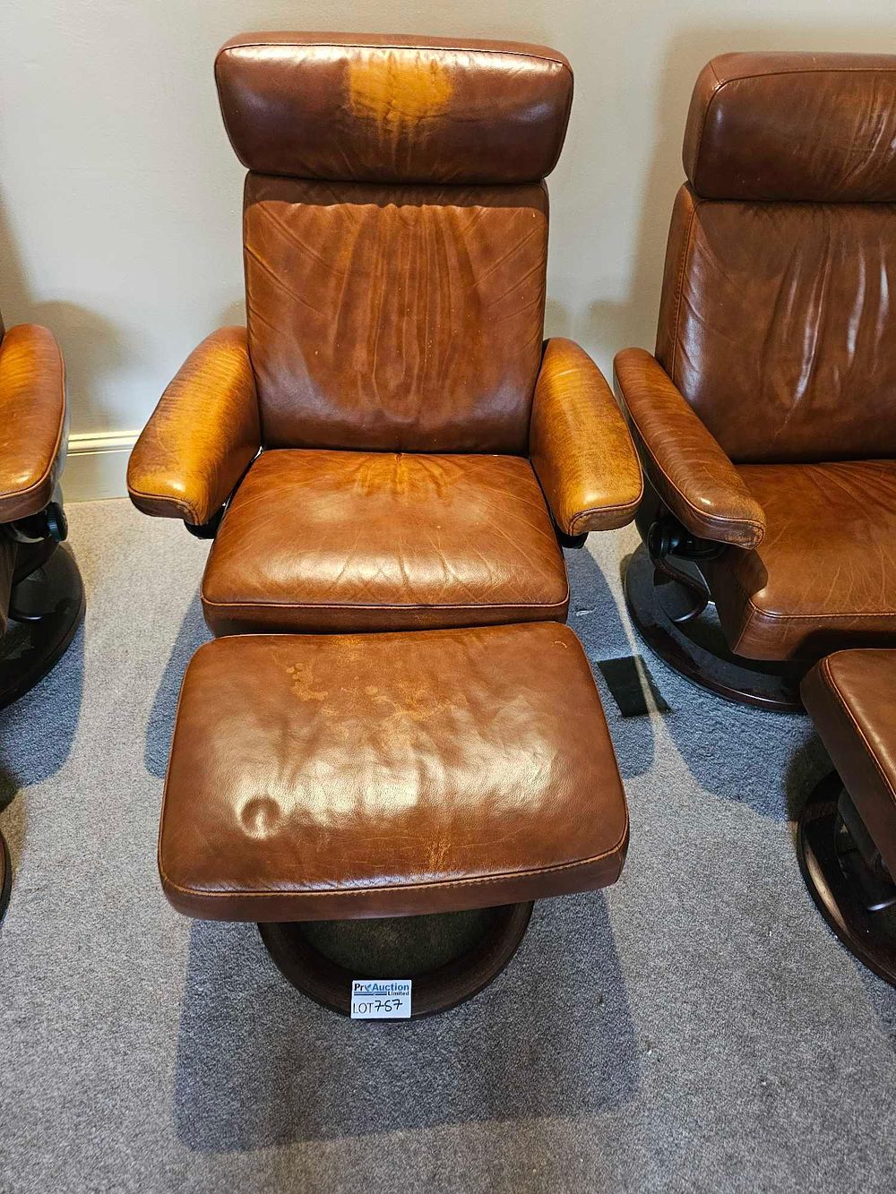 Lot 757: A Pair of Ekornes Stressless Leather Swivel Recliner Chairs and Ottomans