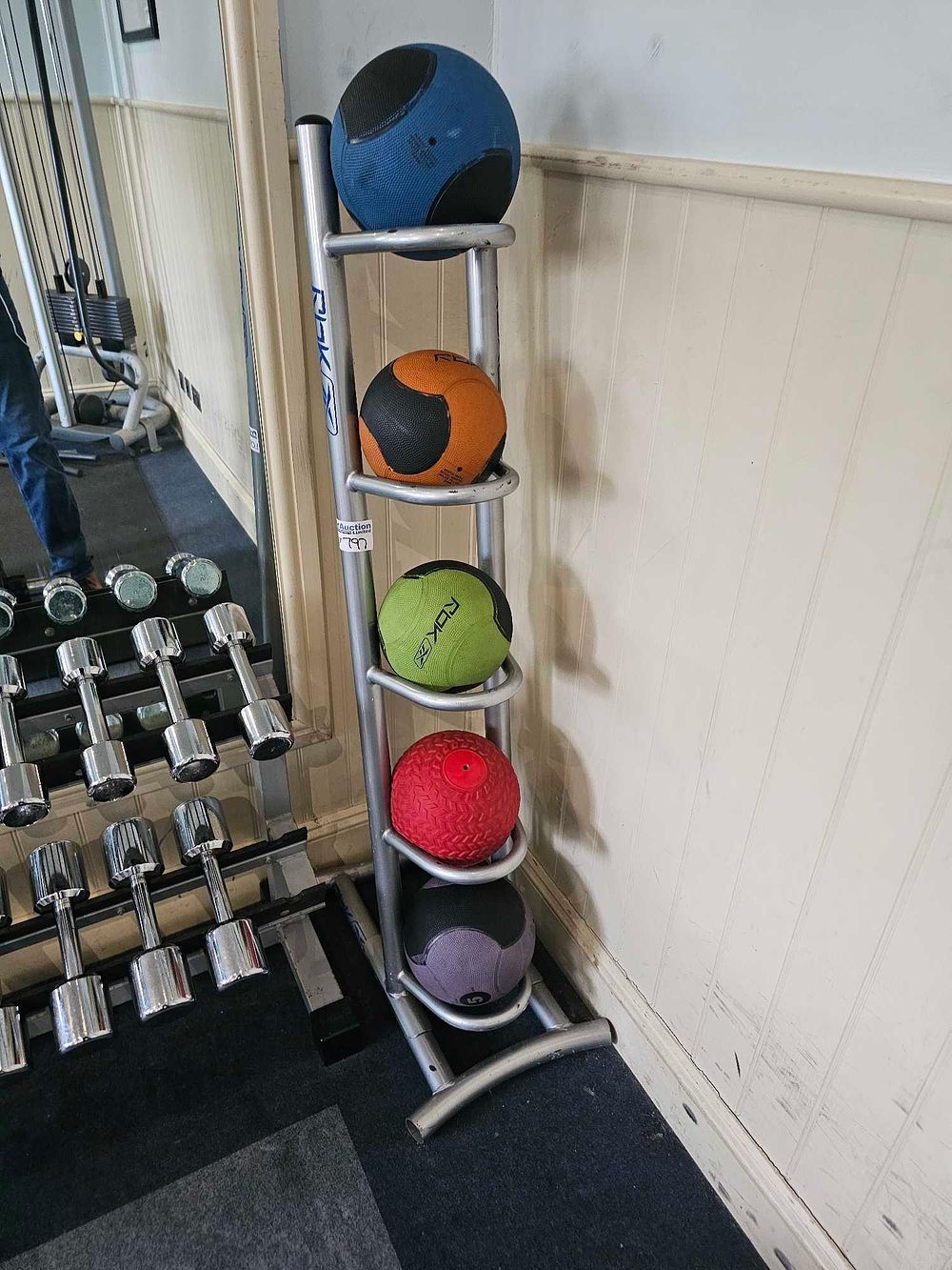 Lot 797: A Reebok Medicine Ball Rack with a Set of Five Medicine Balls