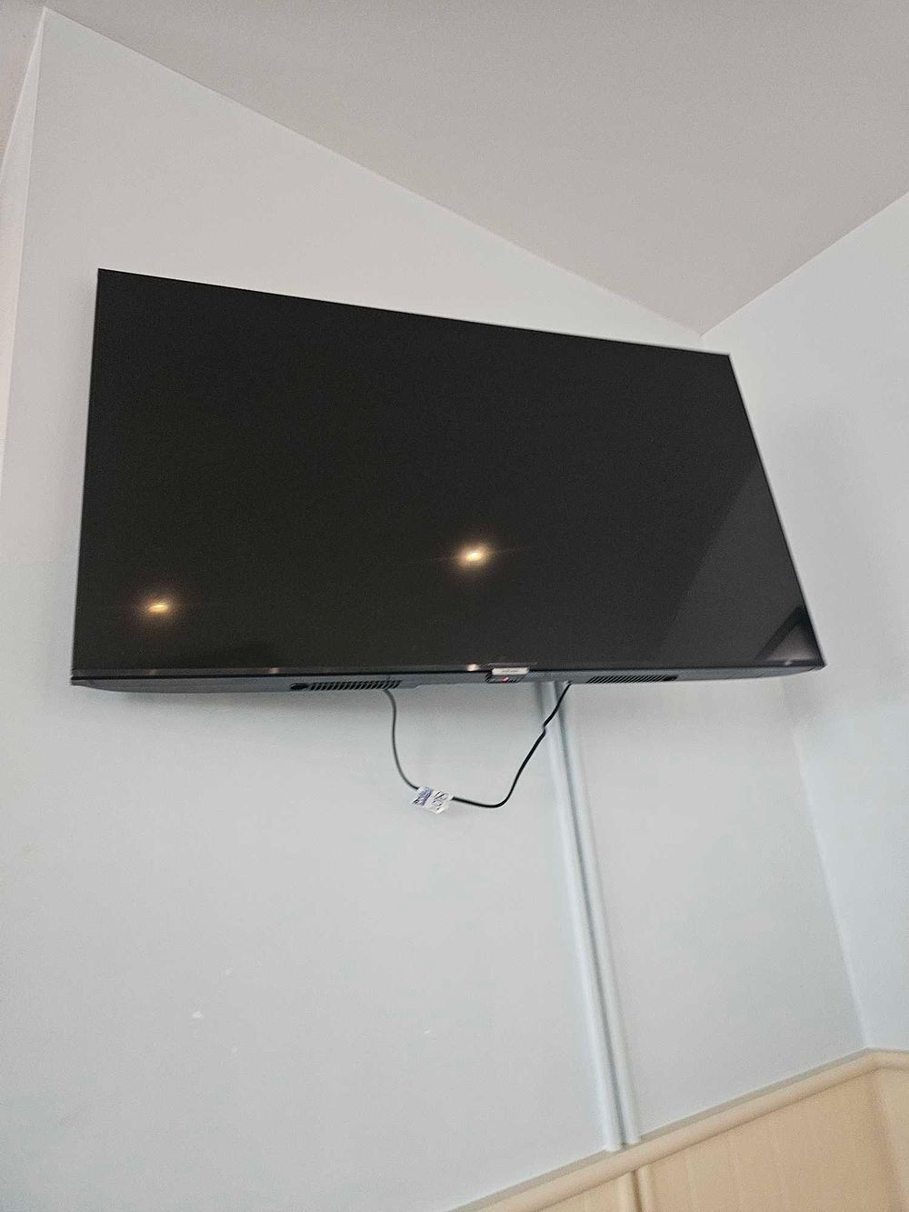 Lot 804: A Samsung Flat-Screen Smart Television, Hospitality Model