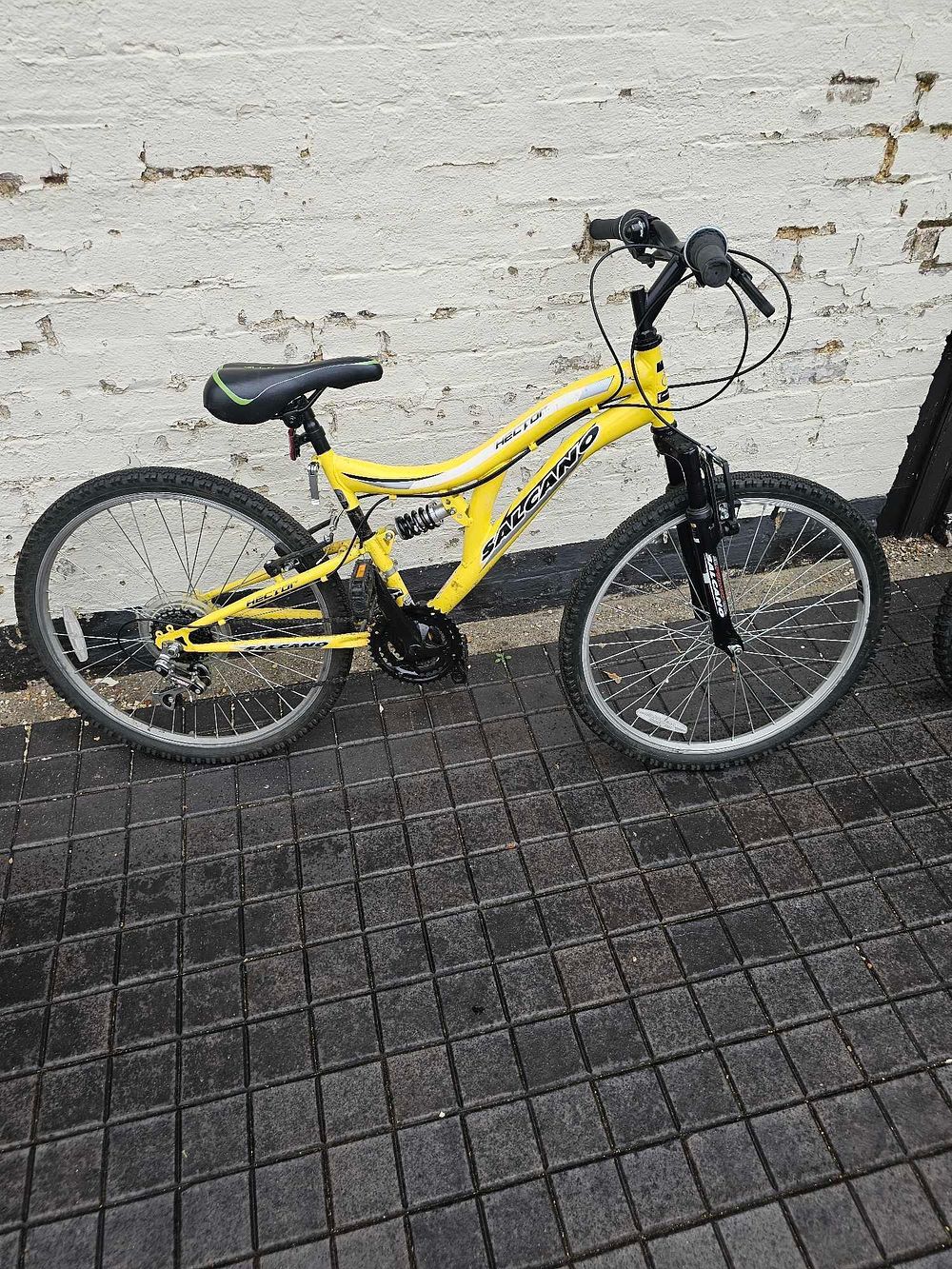 Lot 805: Salcano Hector 24-inch Wheel Full Suspension Mountain Bike