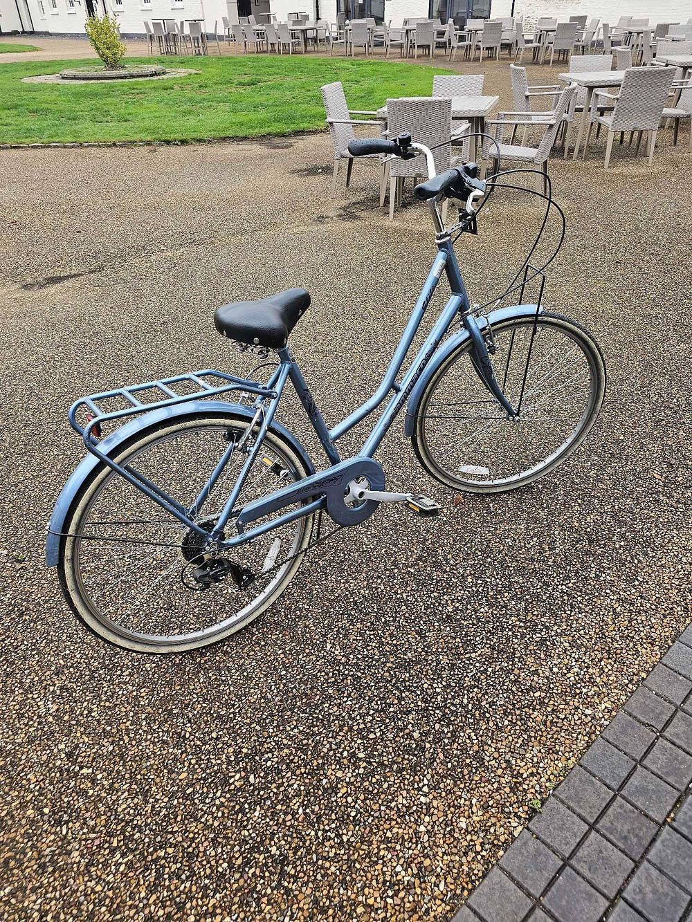Lot 819: Raleigh Vintage Tourist Women's Light Blue Hybrid City Bicycle