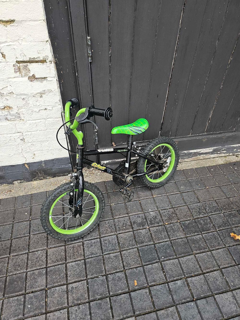 Lot 820: Apollo Claws 14 Kids' Bicycle, Black and Neon Green
