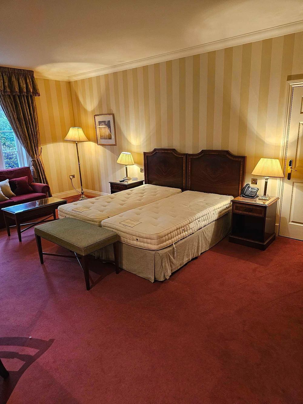 Lot 833: A Collection of Traditional Hotel Room Furnishings, including Vi-Spring Sublime Superb Mattresses