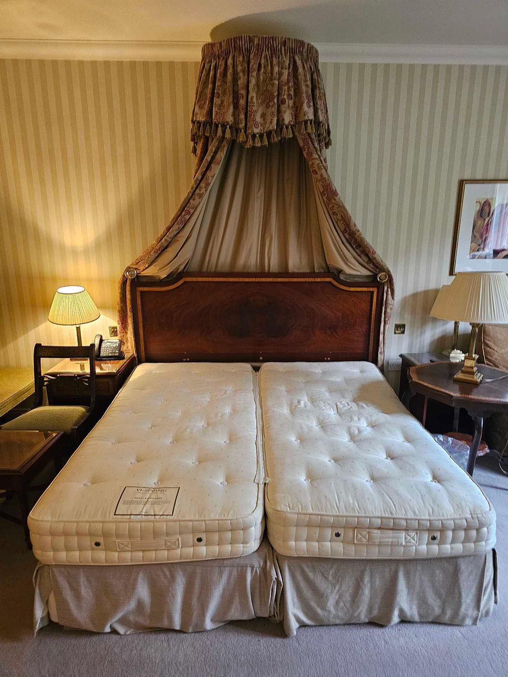 Lot 836: A Suite of Traditional Hotel-Style Bedroom Furniture, Veneered Mahogany and Inlaid Details
