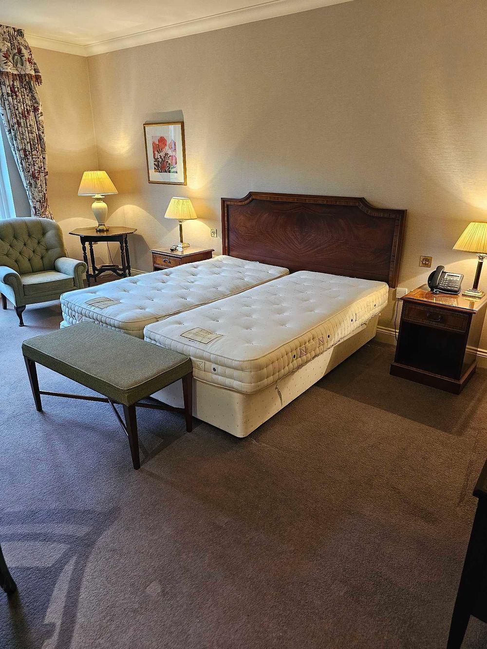Lot 842: A Suite of Late 20th/Early 21st Century Hotel Furnishings, in Georgian Revival Style