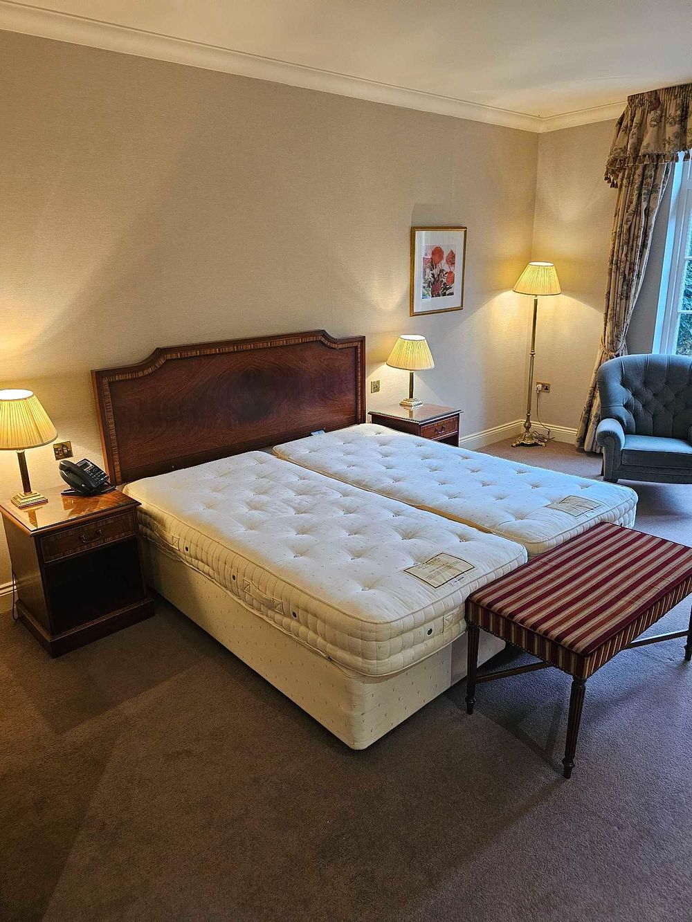 Lot 843: A Collection of Traditional-Style Hotel Bedroom Furnishings, including Vi-Spring Single Divan Beds
