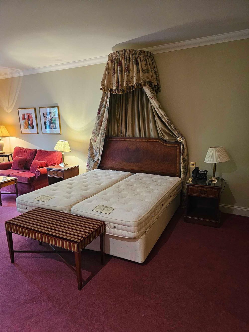 Lot 850: A Traditional Style Hotel Room Furnishing Suite, with Vispring Bed, in the manner of Marlfield House