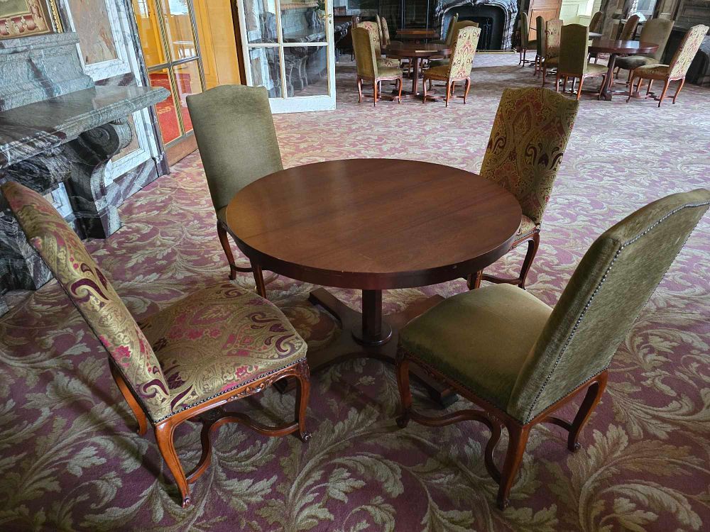 Lot 2016: Mahogany Round Pedestal Dining Table with Four Side Chairs