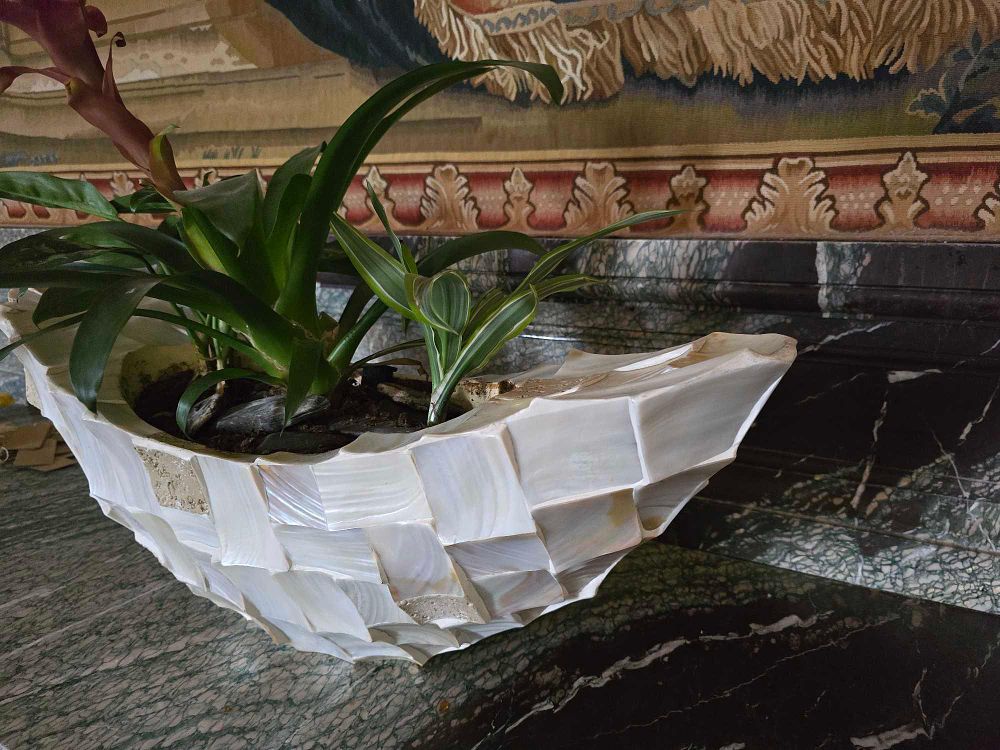 Lot 2021: A Tessellated Mother-of-Pearl Boat-Form Planter