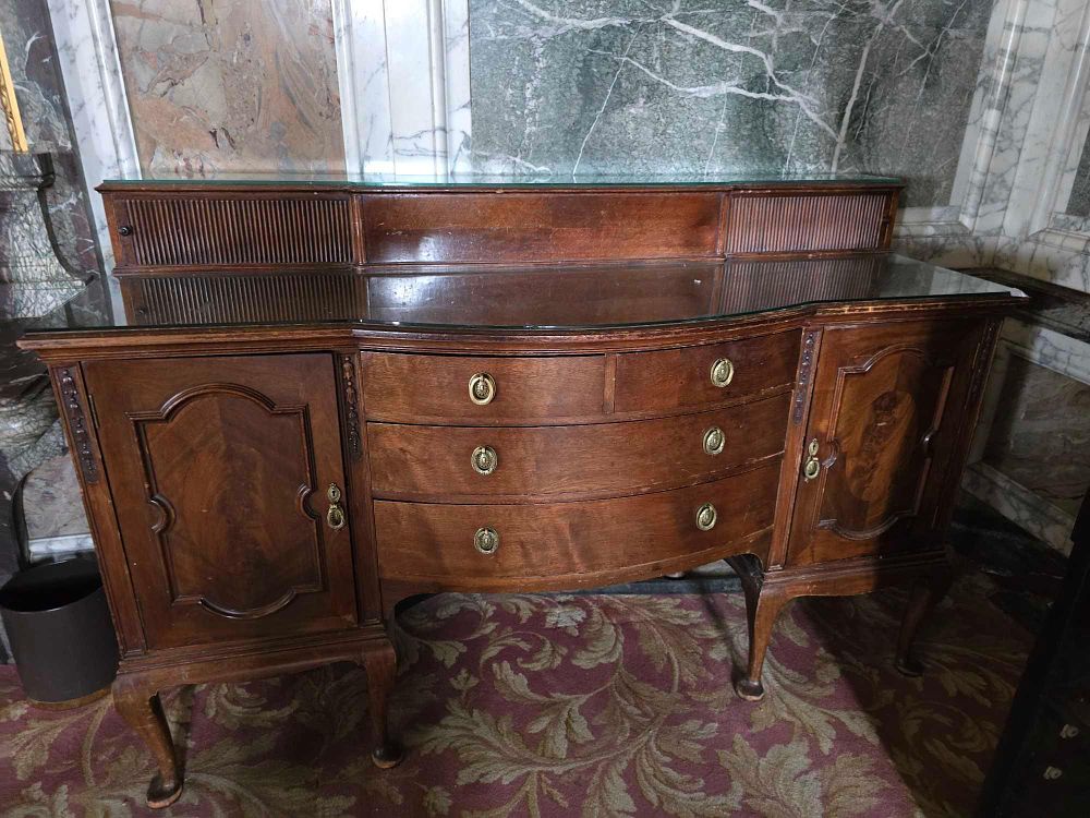 Lot 2022: A Federal Style Serpentine-Front Mahogany Sideboard