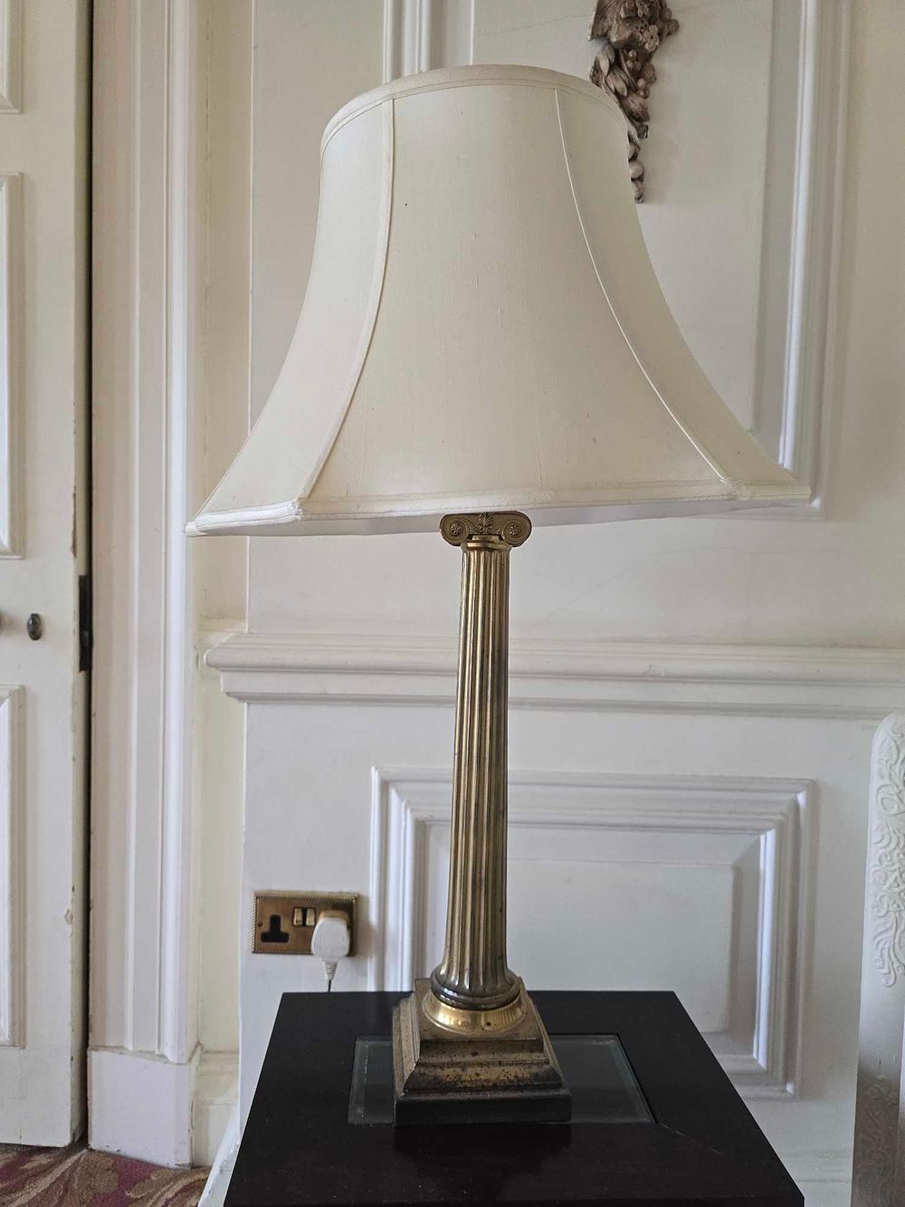 Lot 2040: A Vintage Brass Corinthian Column Table Lamp